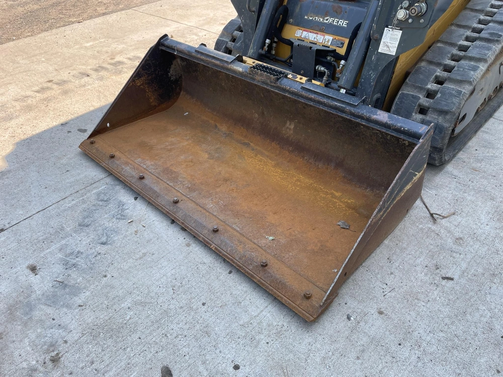 2022 John Deere 317g alt