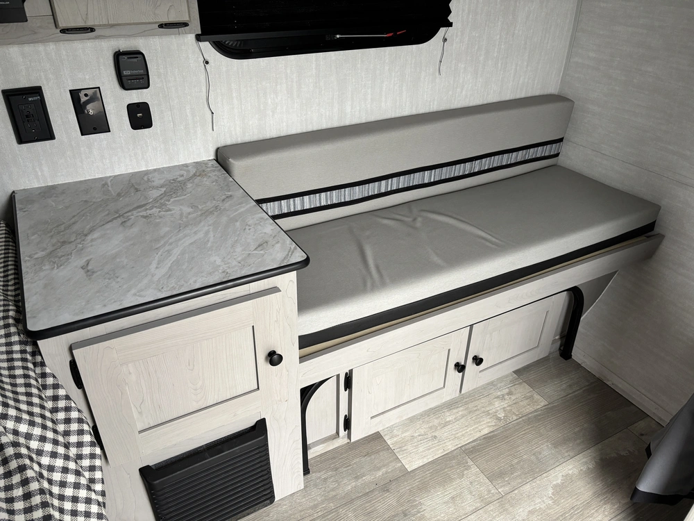 2025 Forest River Clipper 12000rok alt