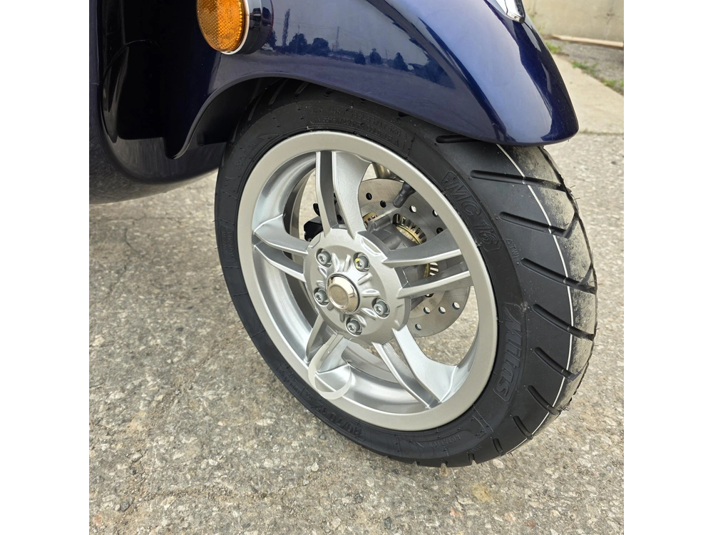 2026 Vespa Primavera 150 alt