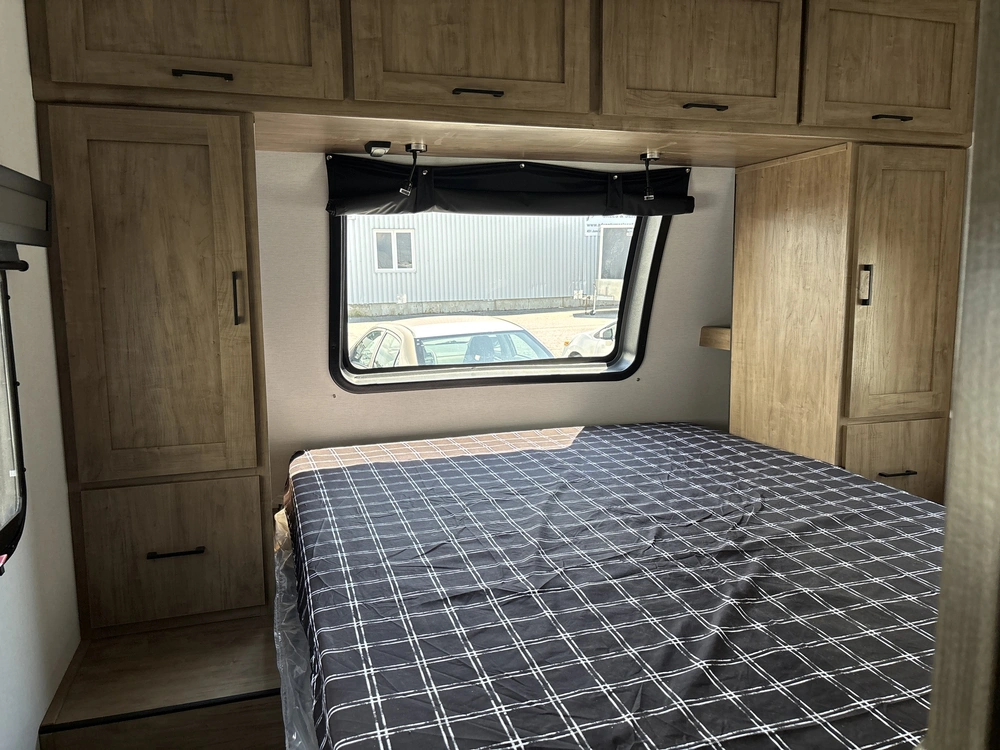 2024 Coachmen Fr. Express 288bhds alt