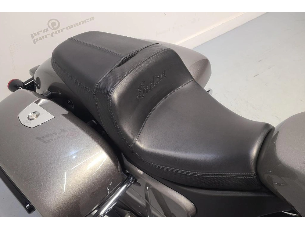 Indian Motorcycle Challenger 2020 alt