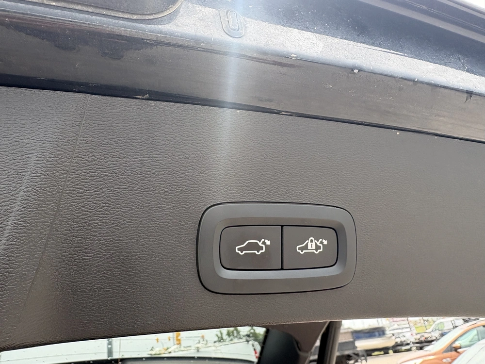 2025 Volvo Xc40 B5 alt