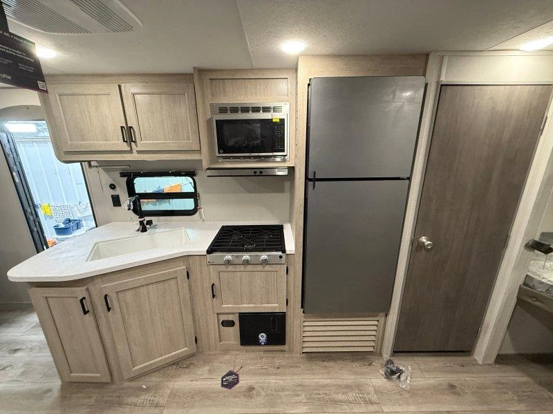 2026 Coachmen Catalina 261bhs alt