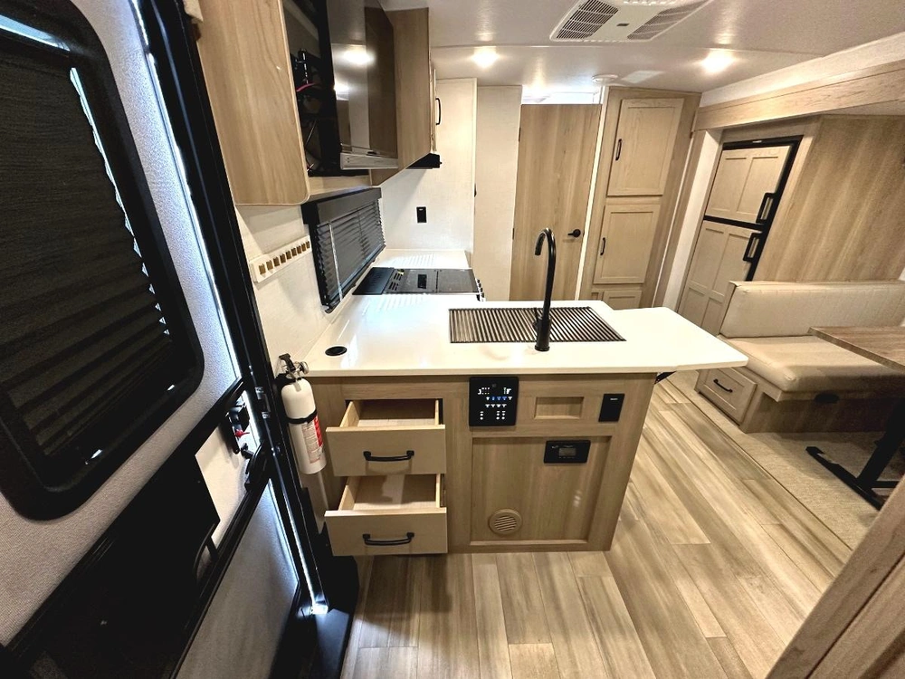 Rockwood Mini Lite 2513s 2024 alt