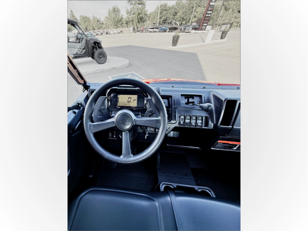 2026 Honda Pioneer 1000-5p Dlx alt