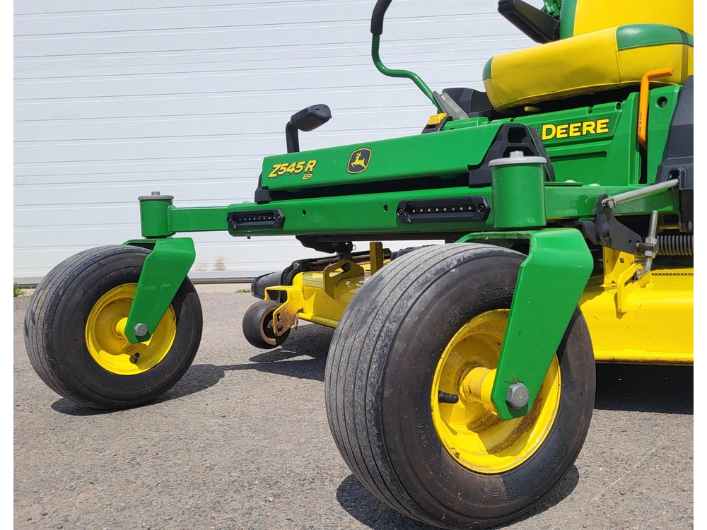 2022 John Deere Z545r alt