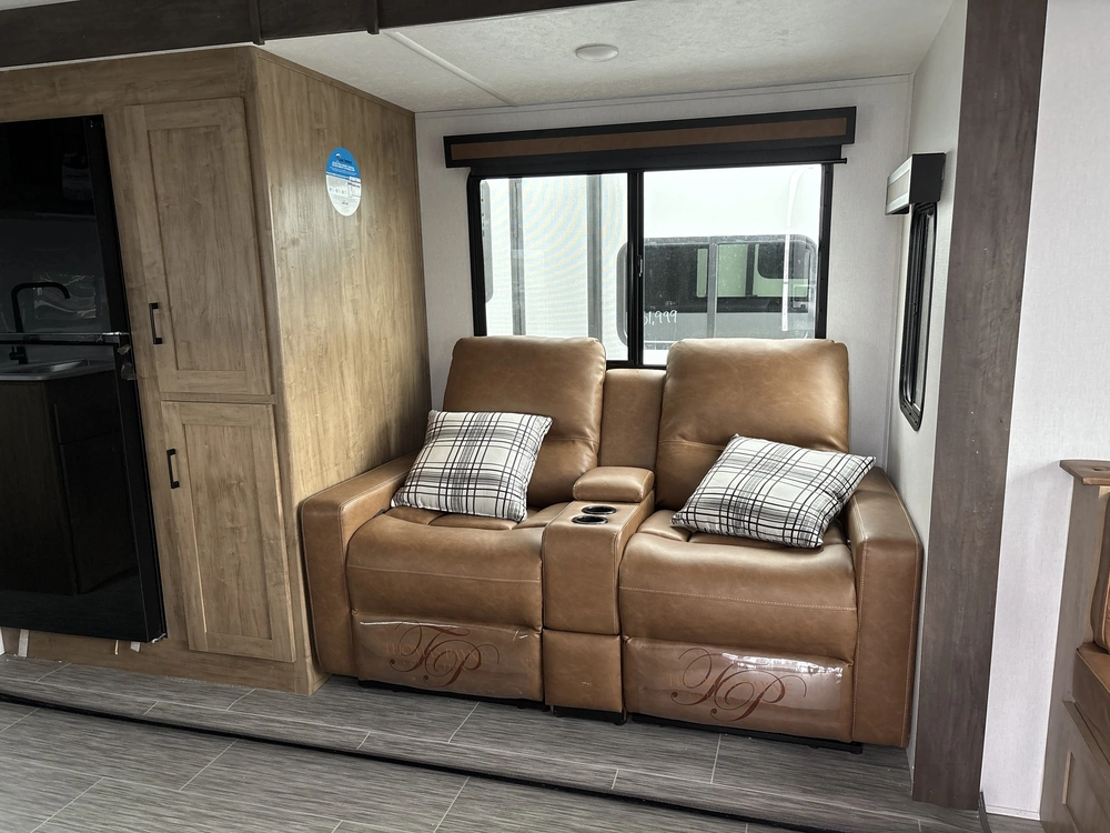 2024 Coachmen Fr. Express 298fds alt