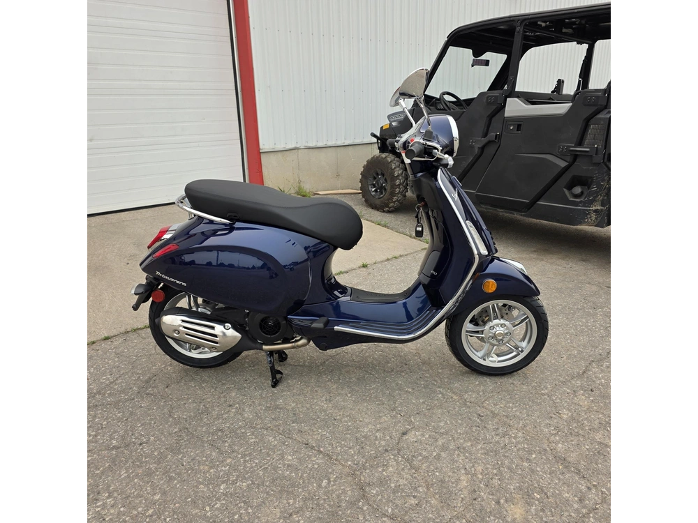 2026 Vespa Primavera 150 alt