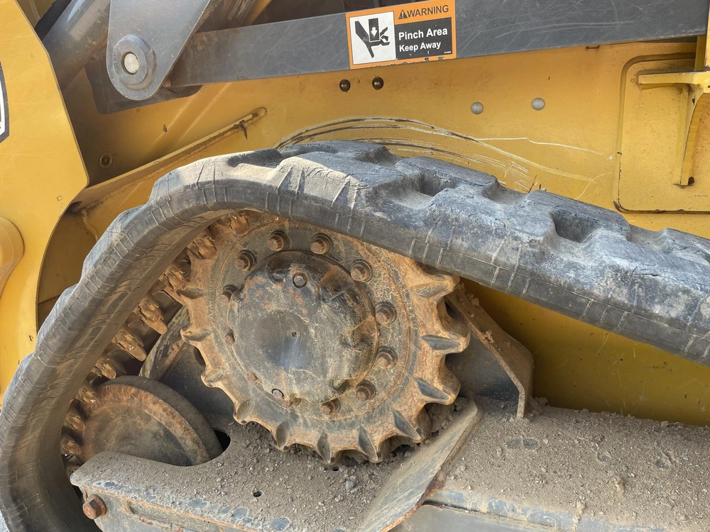 2022 John Deere 317g alt