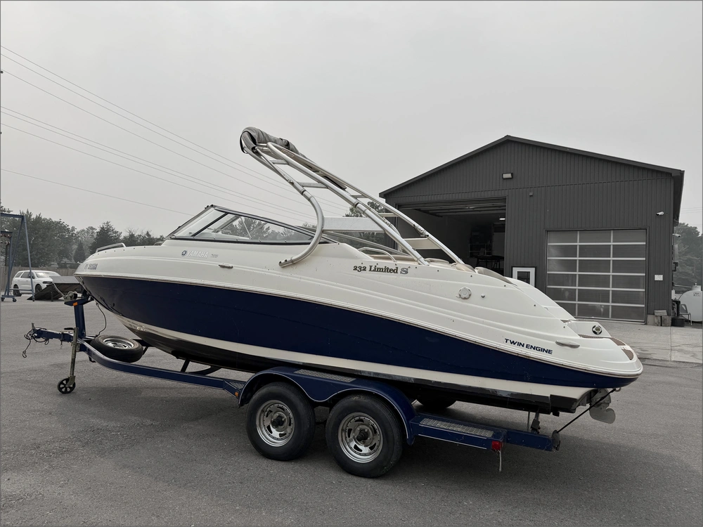2009 Yamaha 232 Limited S alt