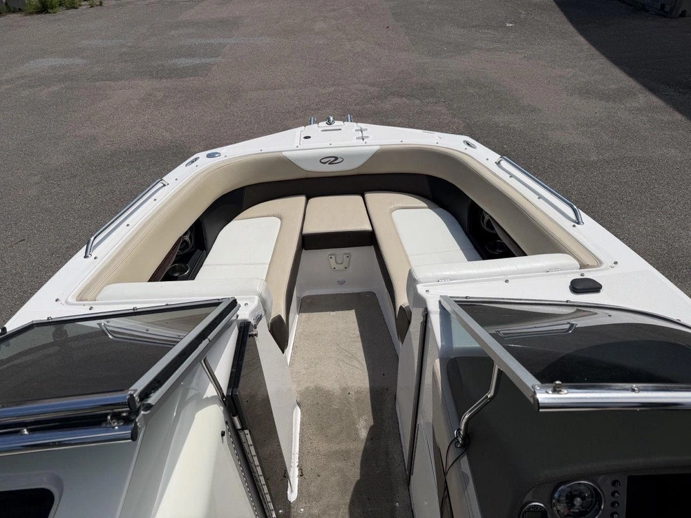 Regal Fastdeck 24 2012 alt