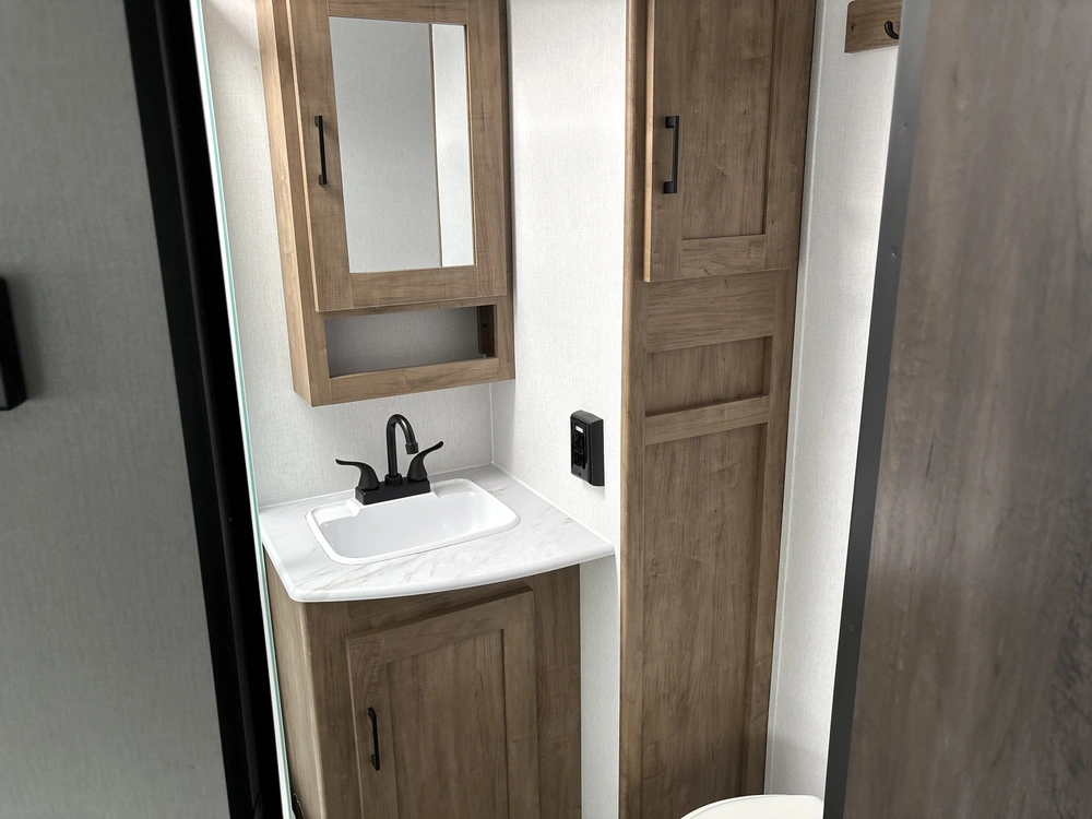 2024 Coachmen Fr. Express 259fkds alt