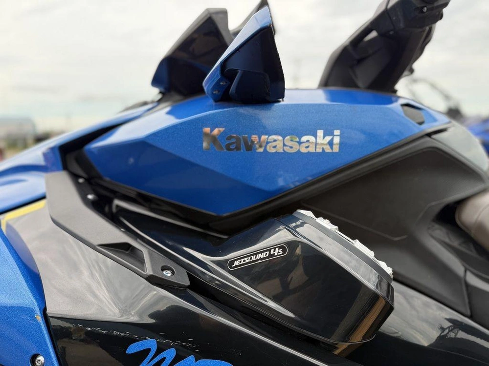 2023 Kawasaki Ultra 310lx alt