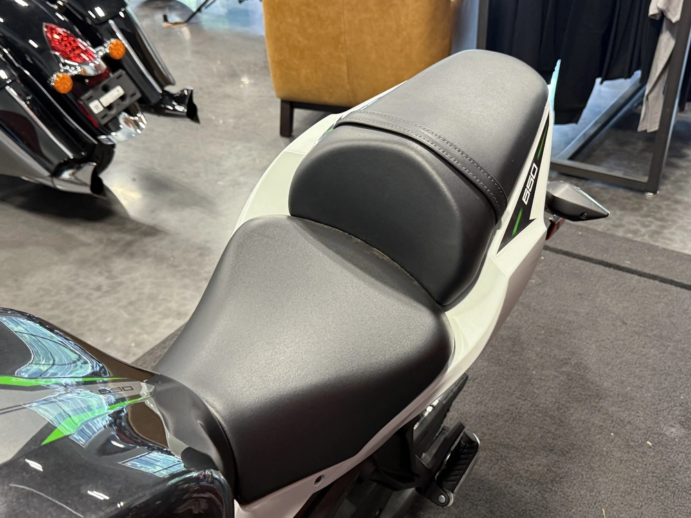 2022 Kawasaki Ninja 650 alt