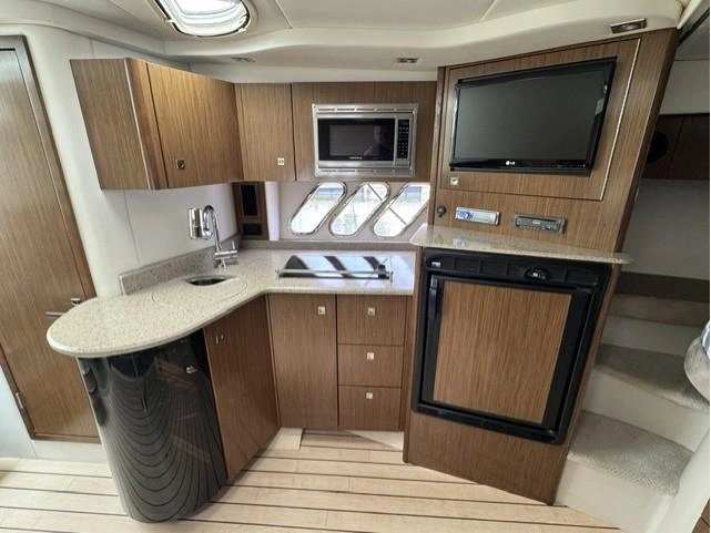 Cruisers Yachts 380 Express 2013 alt