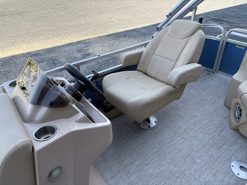 2020 Avalon Venture 1875 Cruise Rear Bench alt