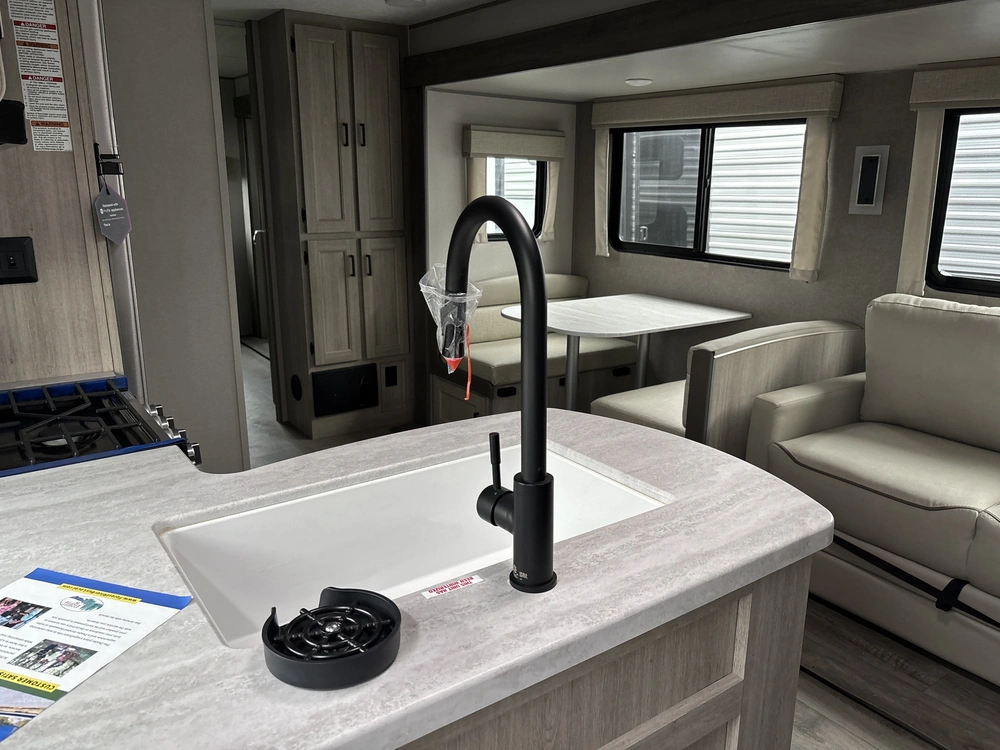 2025 Coachmen Catalina 343bhtsle alt