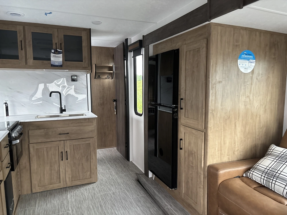 2024 Coachmen Fr. Express 298fds alt