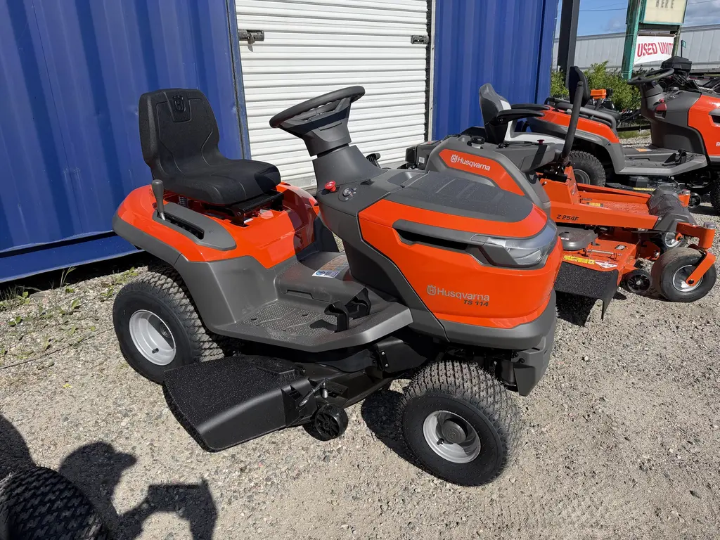 2026 Husqvarna LAWN TRACTOR,38 INCH,14.8HP