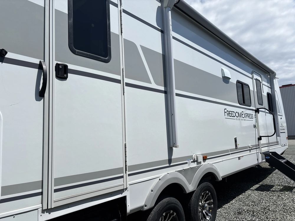 2025 Coachmen Fr. Express 31se alt