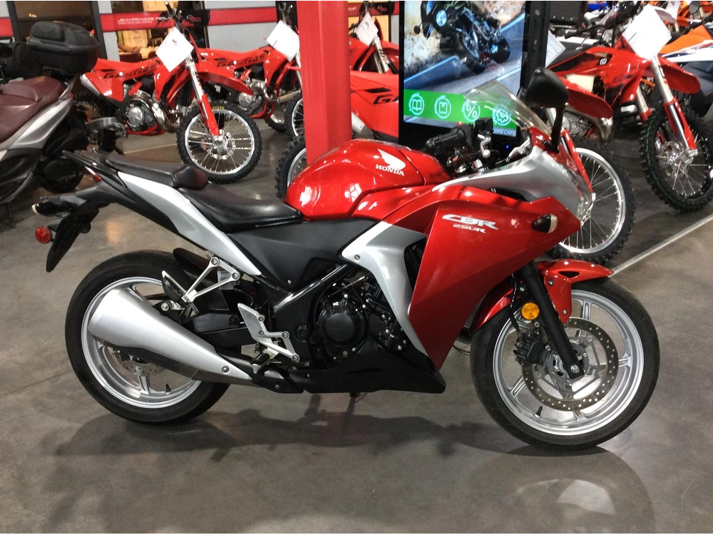 Honda Cbr250r 2011 alt