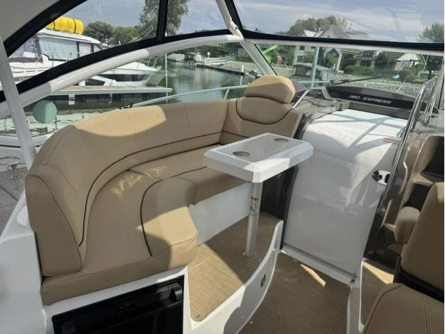 Cruisers Yachts 380 Express 2013 alt