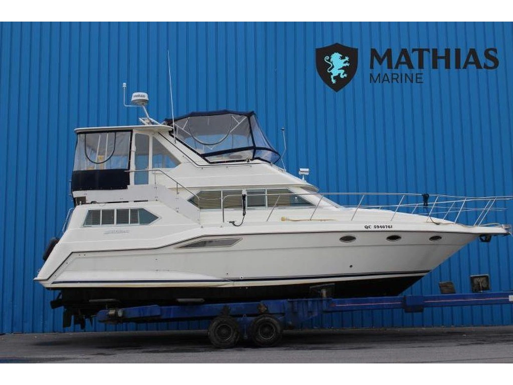 1993 Cruisers Yachts 3850 alt