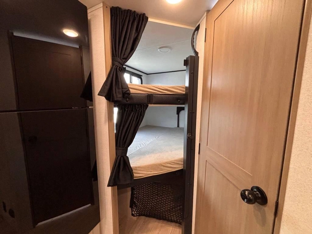 Jayco Jay Feather 21mbh 2027 alt