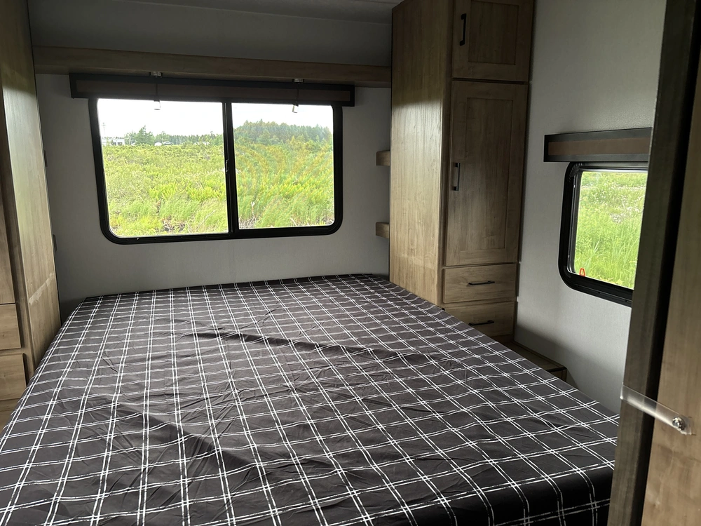 2024 Coachmen Fr. Express 298fds alt
