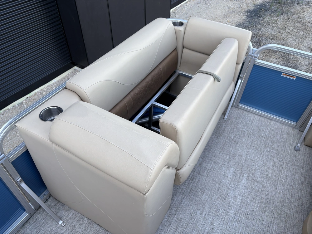 2020 Avalon Venture 1875 Cruise Rear Bench alt