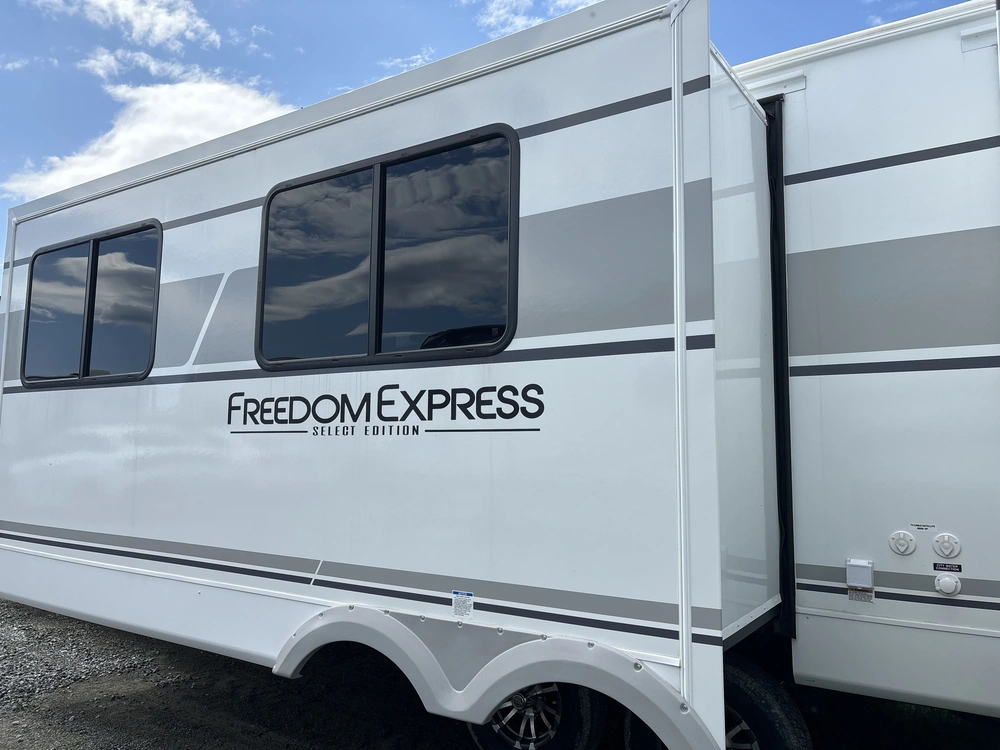 2025 Coachmen Fr. Express 31se alt