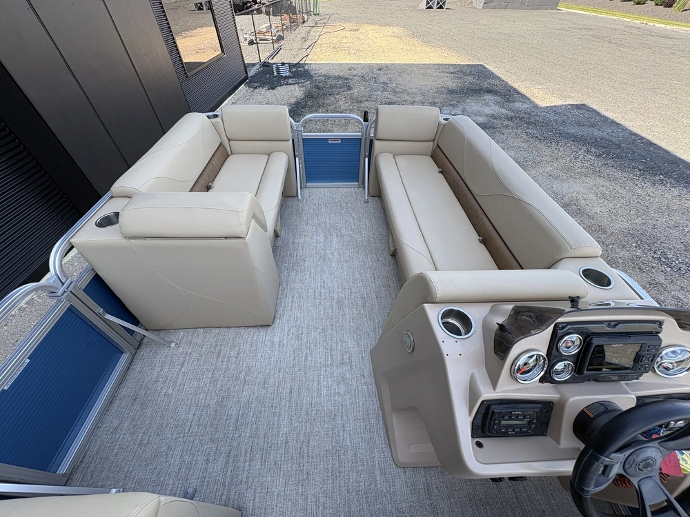 2020 Avalon Venture 1875 Cruise Rear Bench alt