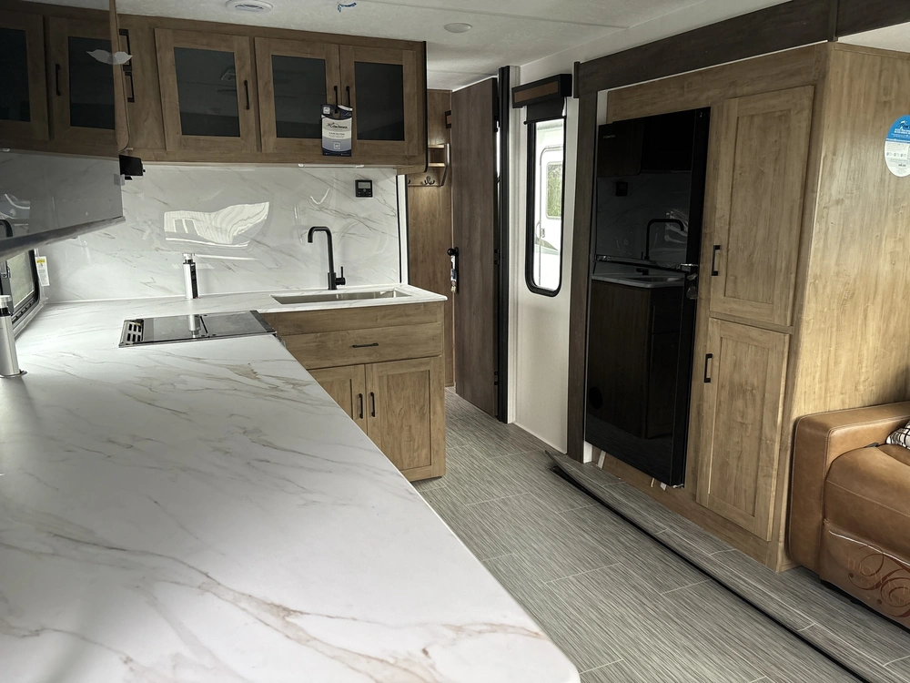 2024 Coachmen Fr. Express 298fds alt