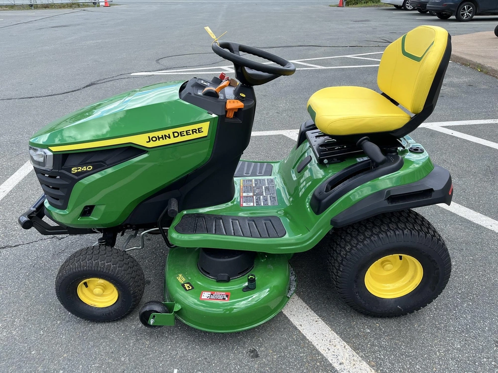 2026 John Deere S240 alt