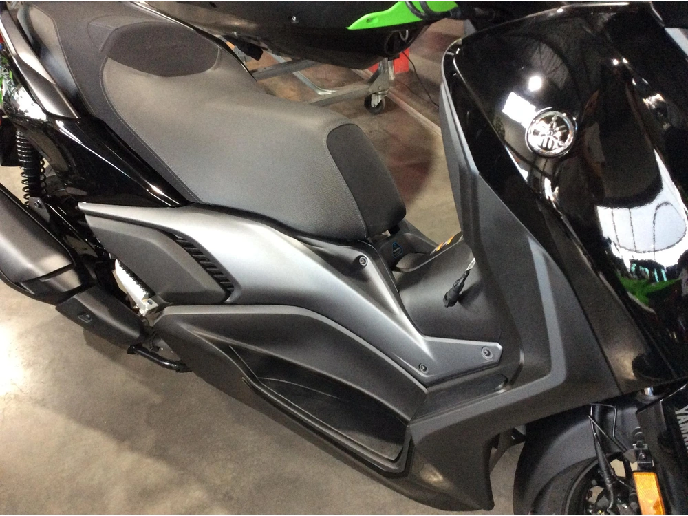 2025 Yamaha Xmax 300 Abs Czd300asb alt