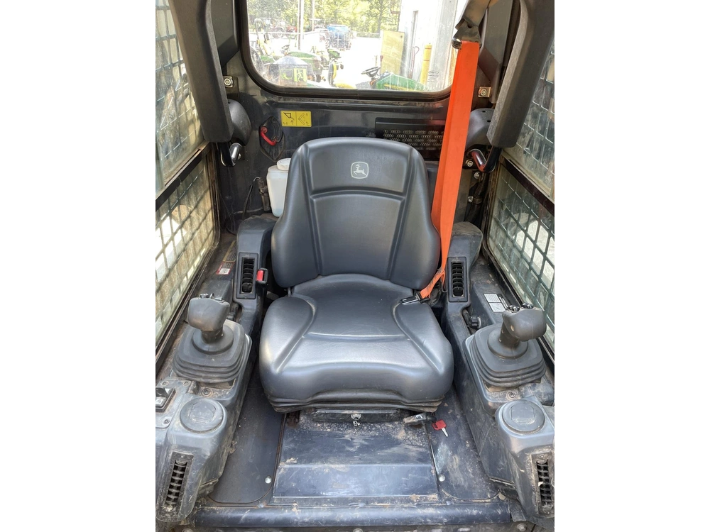 2022 John Deere 317g alt