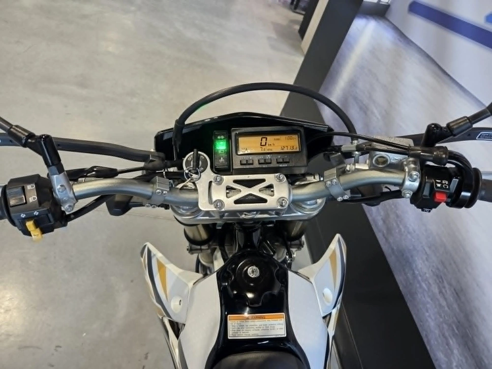 Suzuki Drz 400 2015 alt