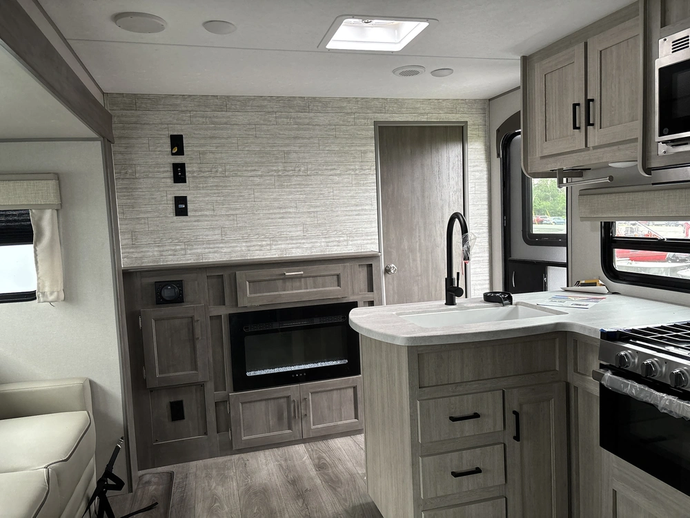 2025 Coachmen Catalina 343bhtsle alt
