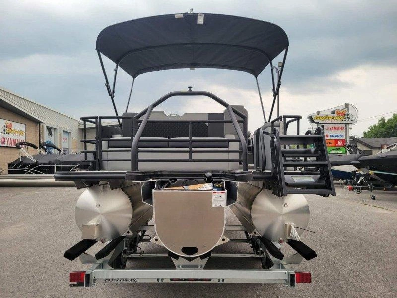 Sylvan X1 Ulz Platinum / Yamaha F150 2026 alt