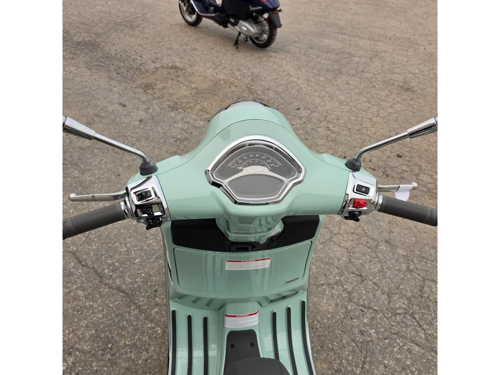 2026 Vespa Gts 310 alt