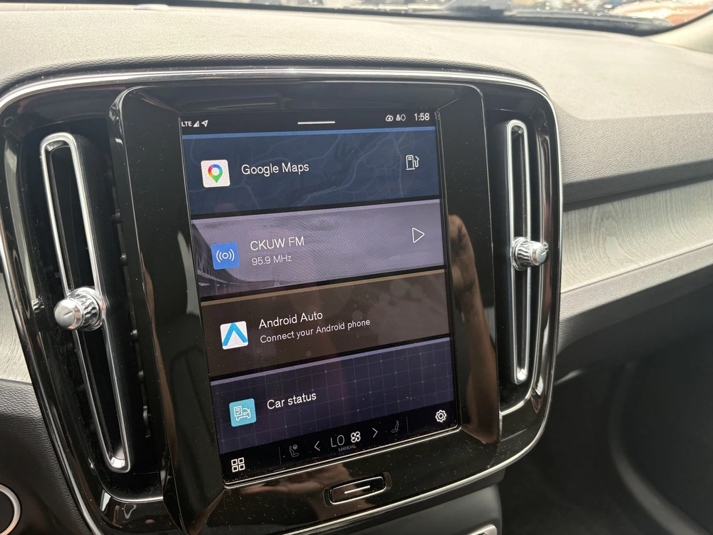 2025 Volvo Xc40 B5 alt