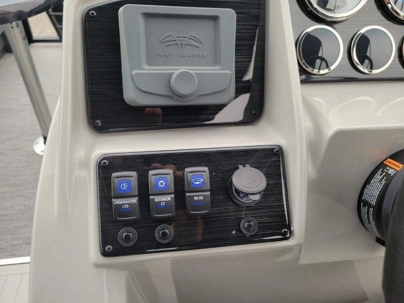 Sylvan X1 Ulz Platinum / Yamaha F150 2026 alt