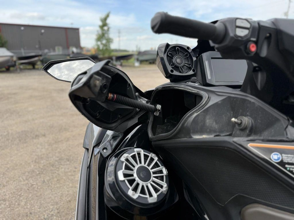 2023 Kawasaki Ultra 310lx alt