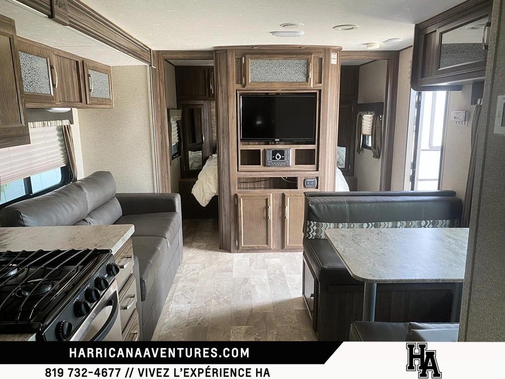 Coachmen Apex 300bhs 2018 alt