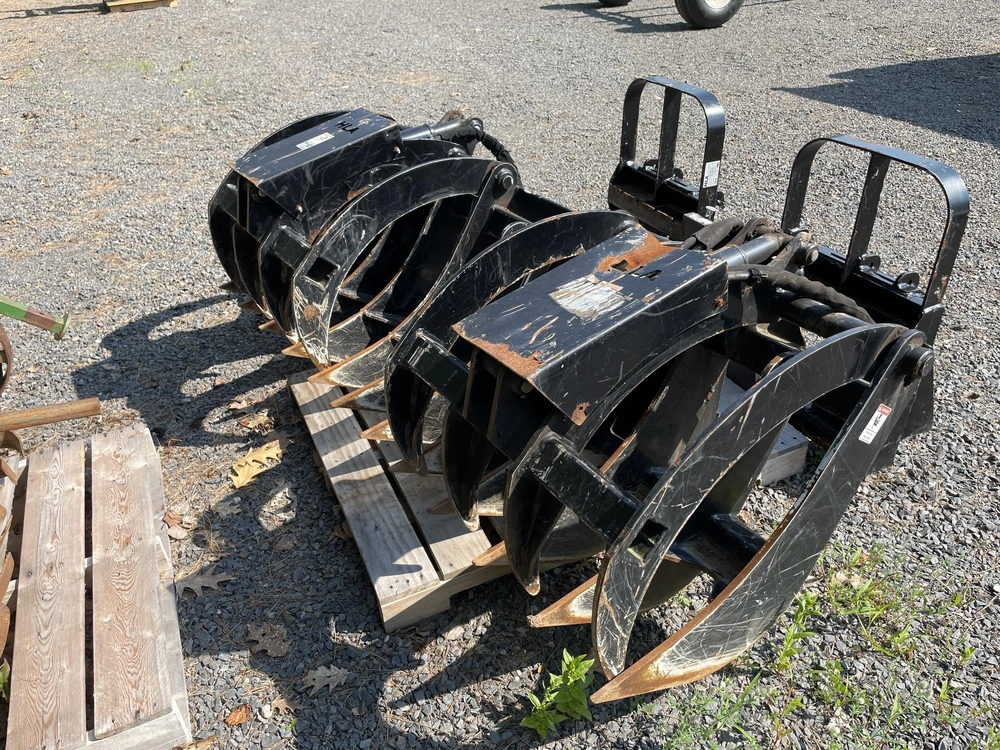 2022 John Deere 317g alt