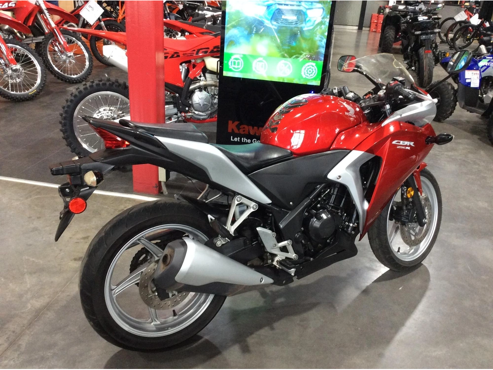 Honda Cbr250r 2011 alt