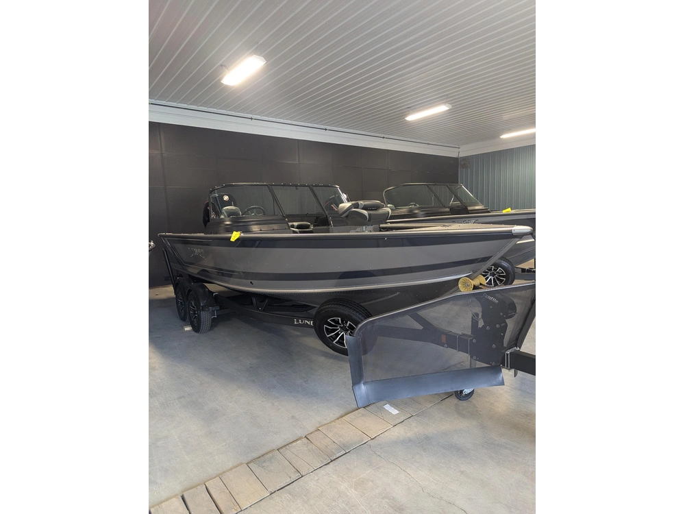 2025 Lund Boat Co 2075 Impact Xs alt