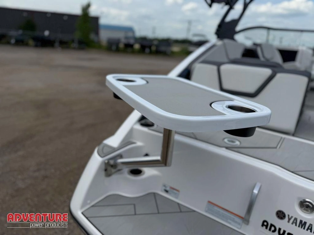 2025 Yamaha 252xe alt