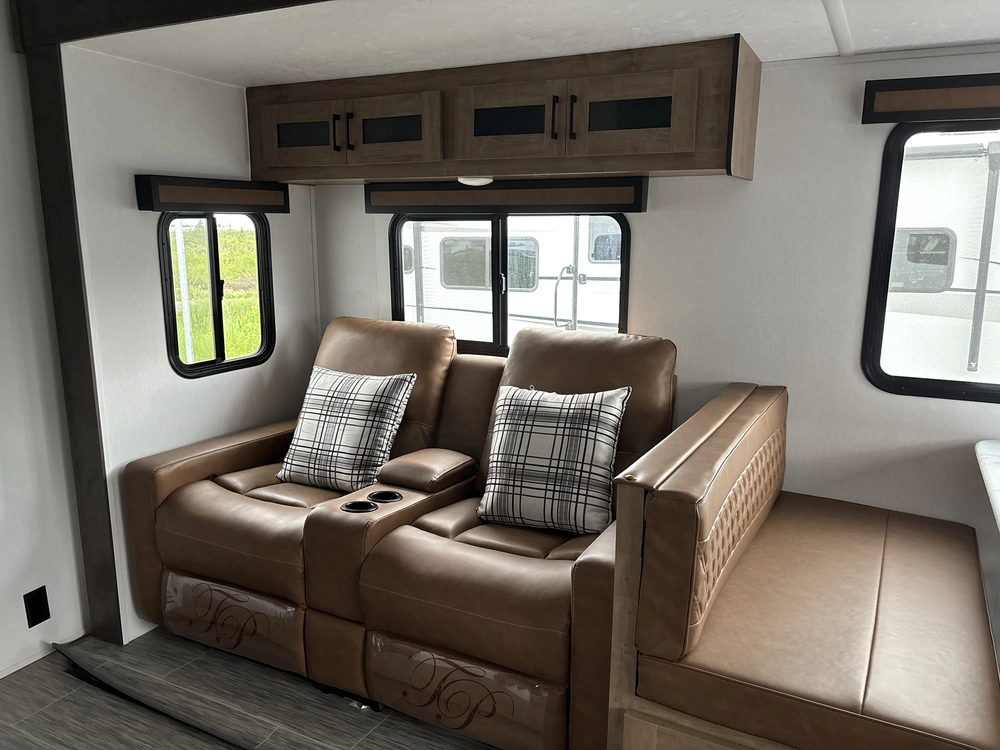 2024 Coachmen Fr. Express 259fkds alt