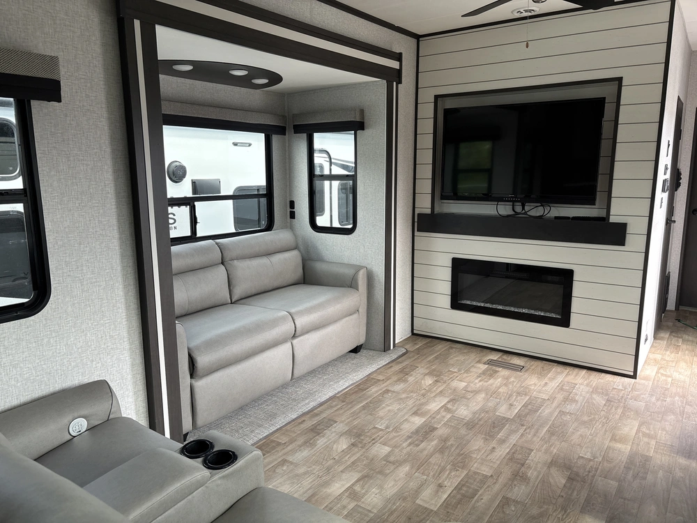 2024 Crossroads Hampton 380rks alt